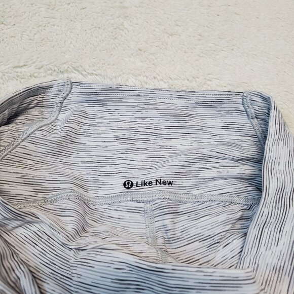 Lululemon Train Times Gray White Mesh Active Gym 17"‎ Capri Cropped Leggings 6 - Picture 5 of 7